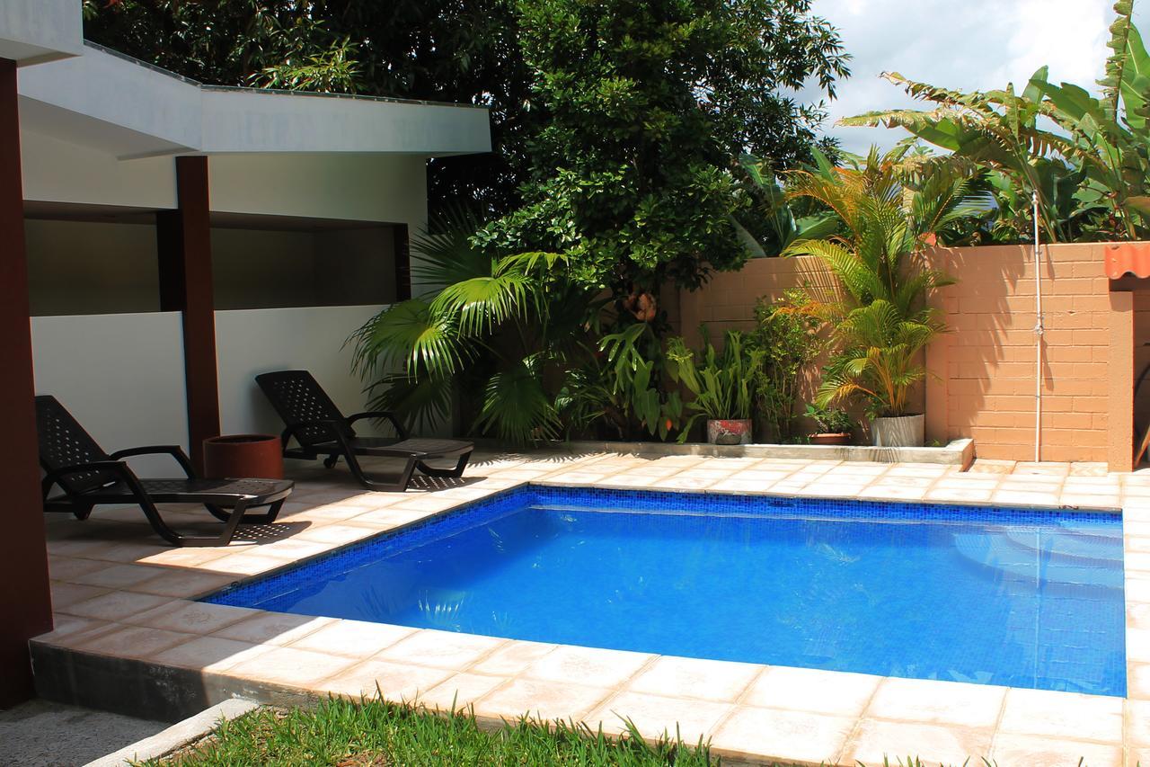 All Days Inn And Out San Salvador Exterior photo