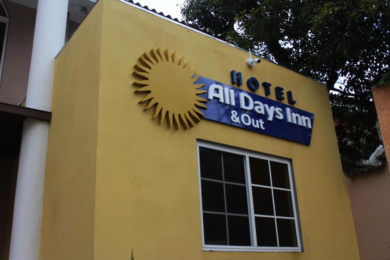 All Days Inn And Out San Salvador Exterior photo